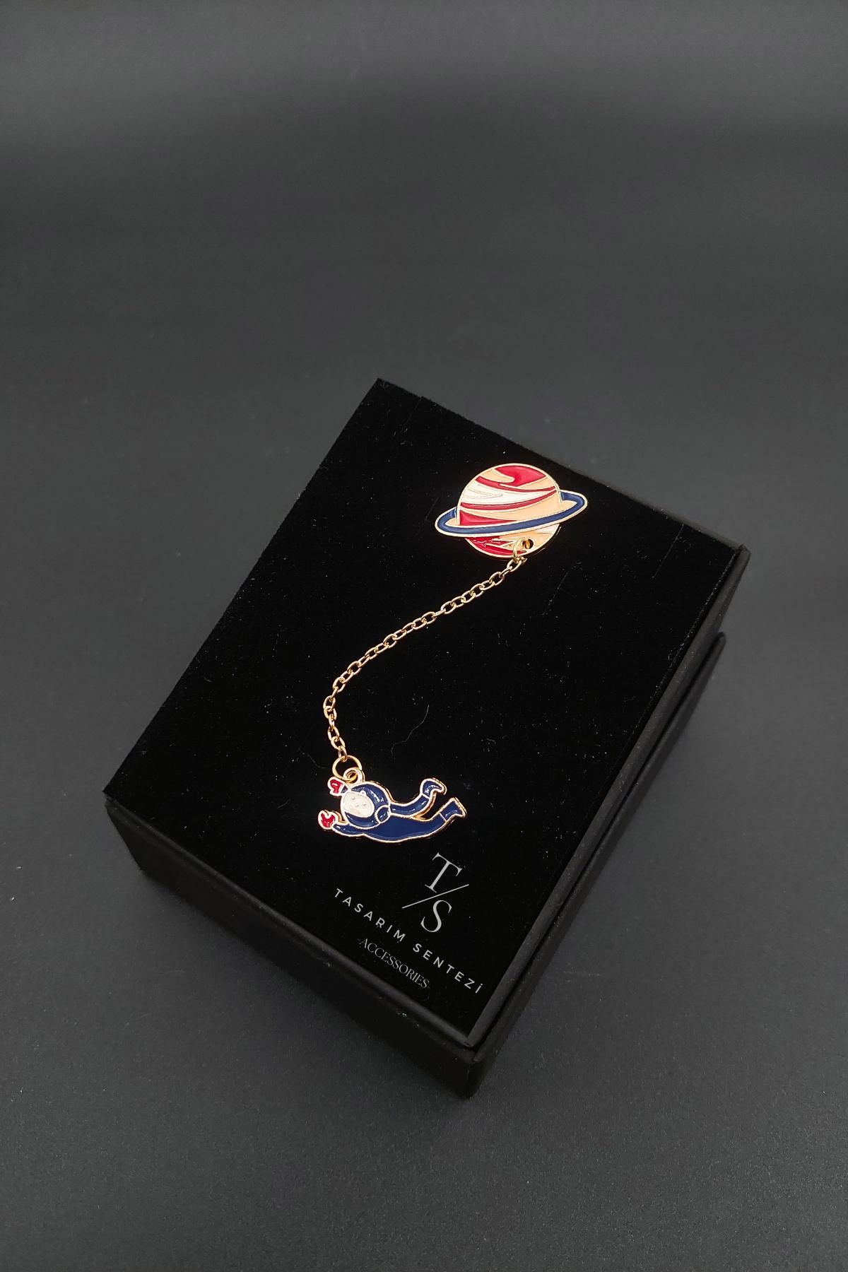 Rozet Metal Zincirli Astronot Saturn Gezegen Uzay Nasa