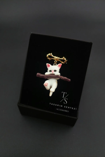 Broş Metal Kedi Ağaç Dalı Sarkan Tatlı Hayvan