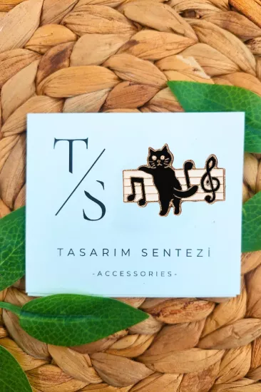 Rozet Metal Notalı Siyah Kedi