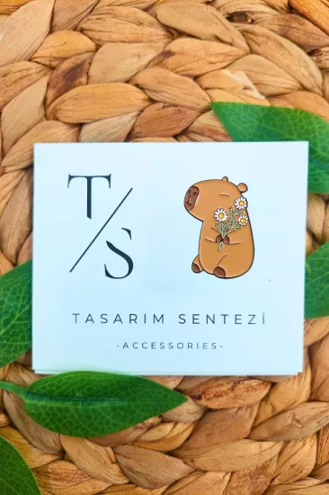 Rozet Metal Çiçekli Kapibara Sevimli Hayvan