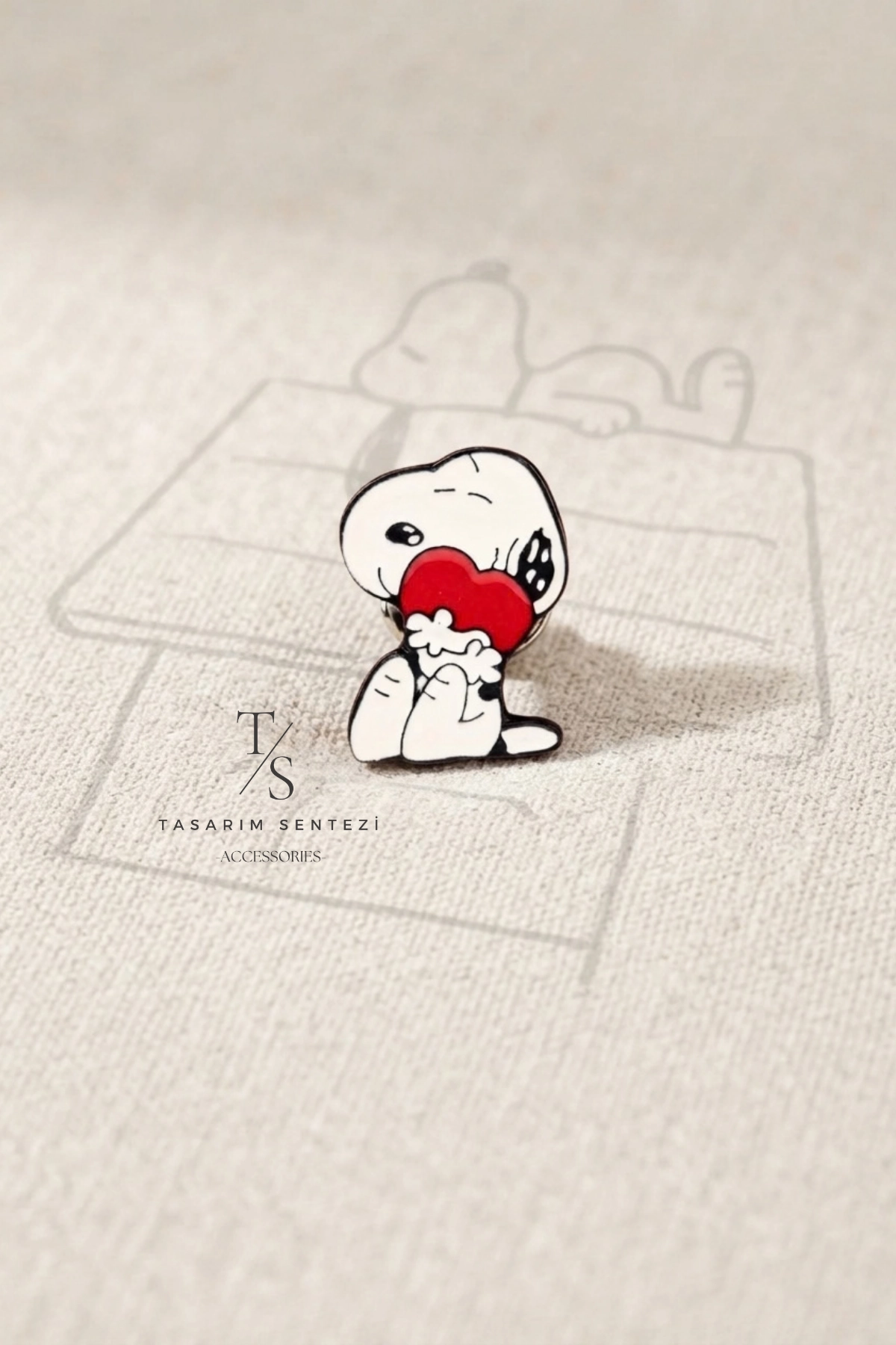 Metal Snoopy White Dog with Heart Badge