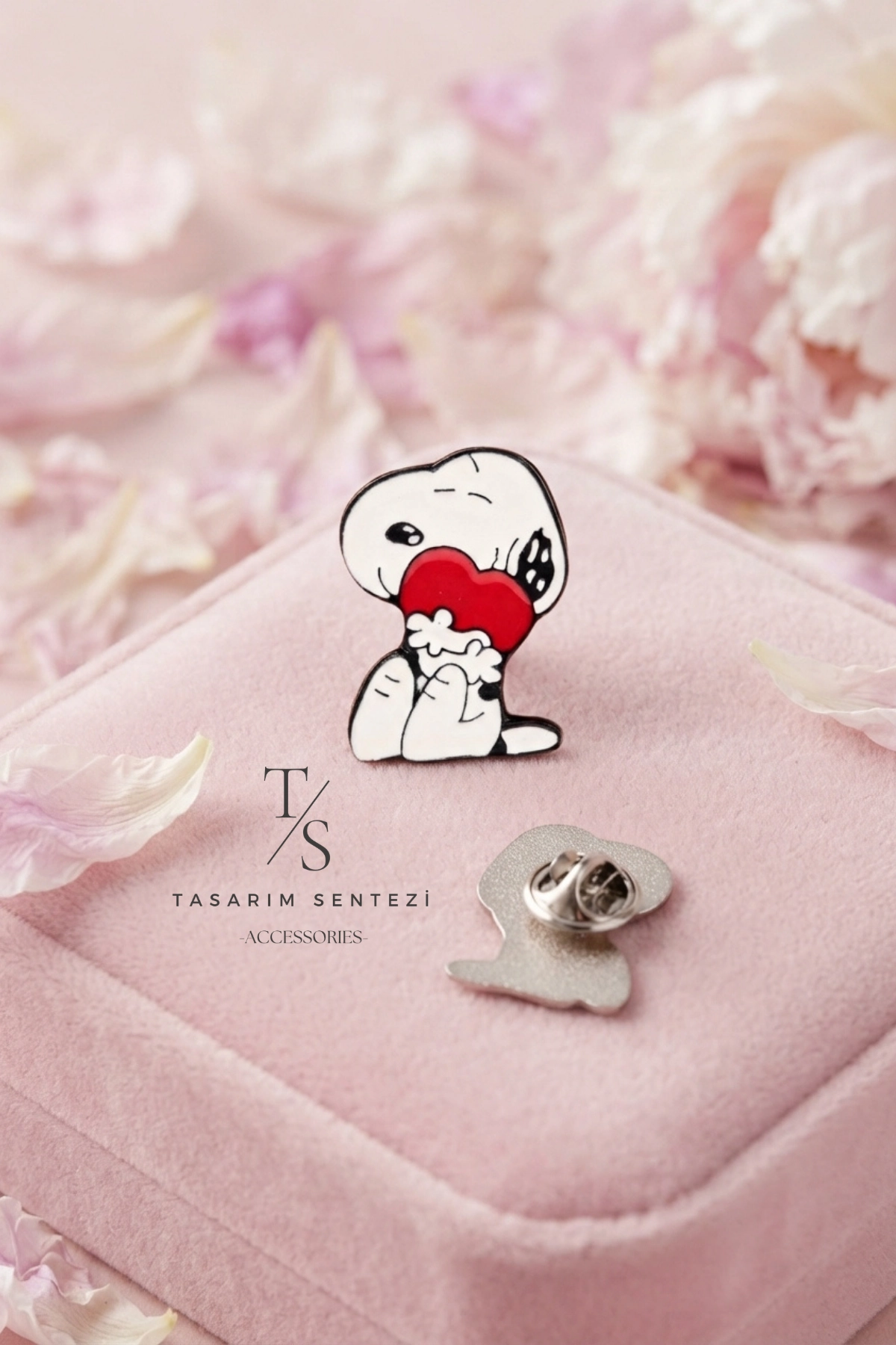 Metal Snoopy White Dog with Heart Badge