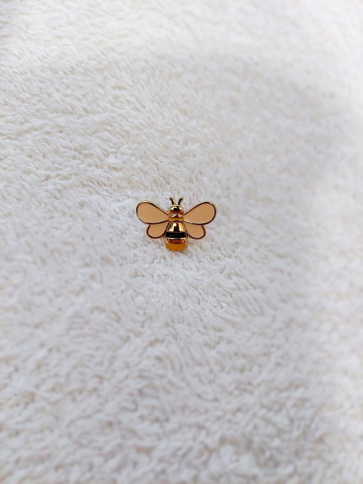 Badge Metal Bee Honey