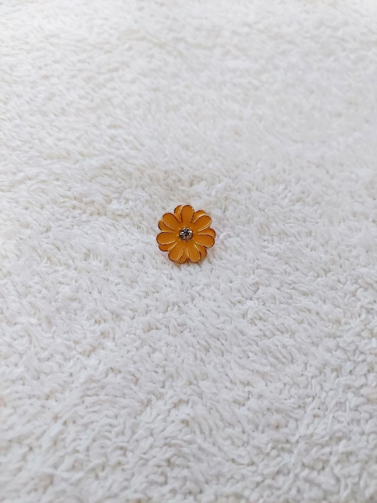 Rosette Metal Daisy Flower Honey Forest