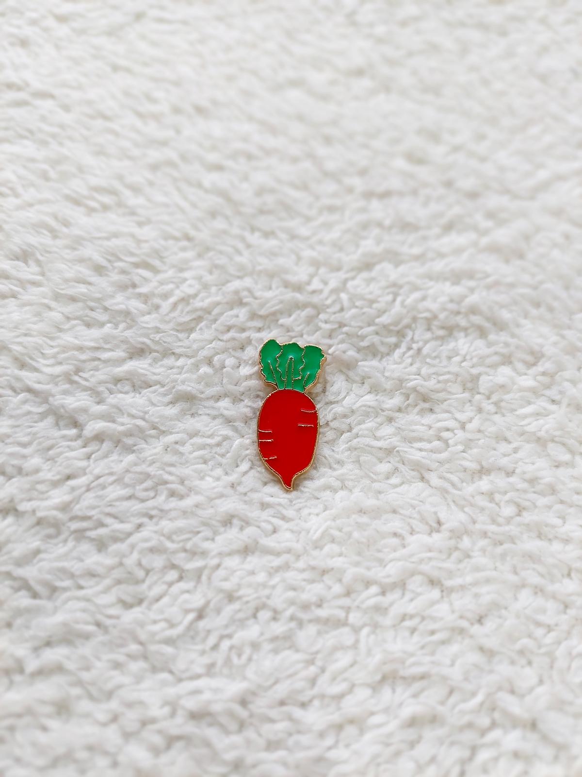 Rosette Metal Carrot Radish