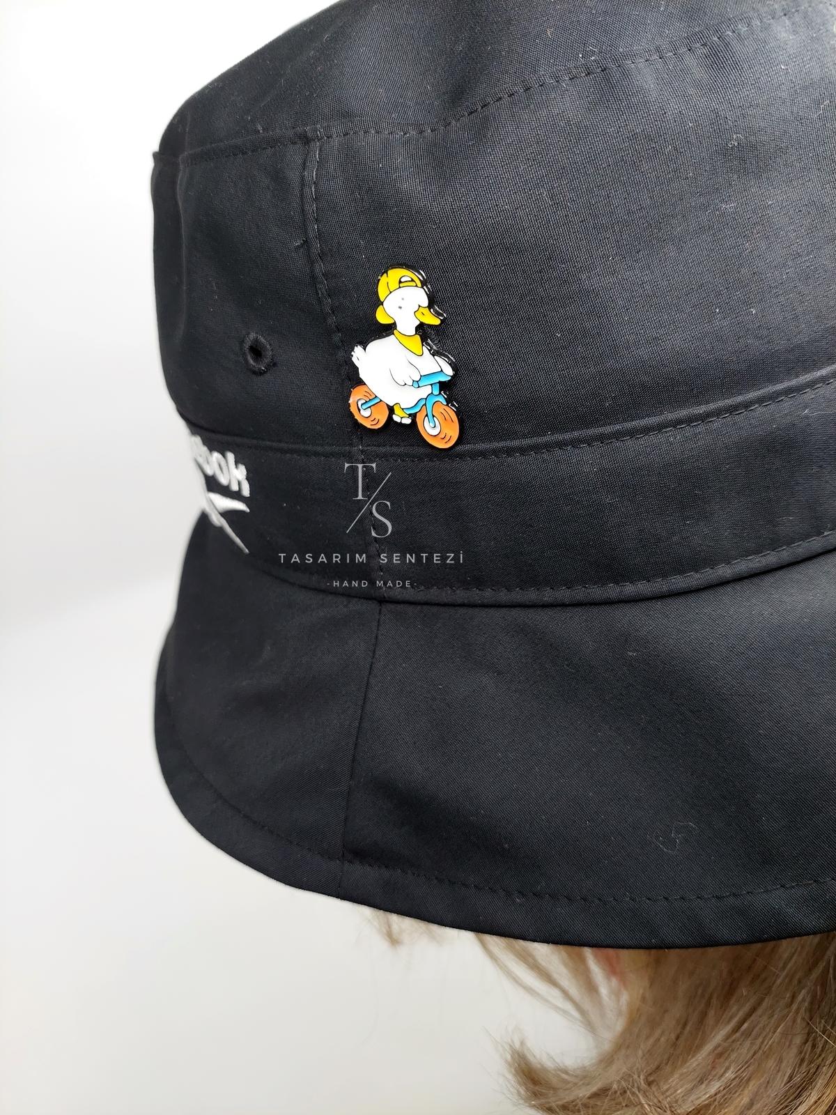Rozet Metal Ordek Bisikletli Duck
